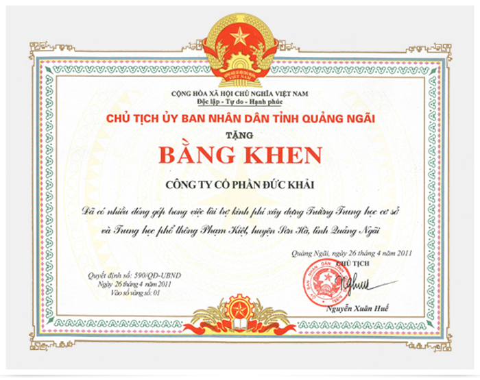 Contribution of funds to build schools in Quang Ngai province